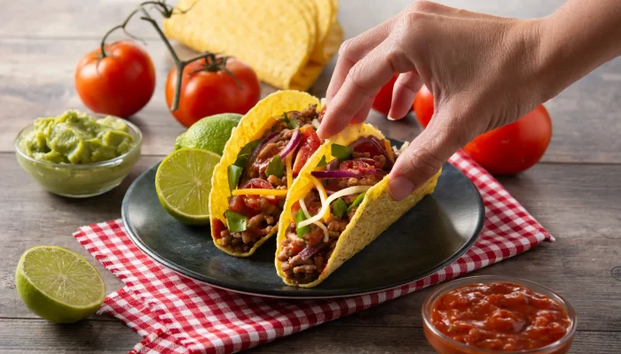picking-up-traditional-mexican-tacos-2025-08-18-13-10-40-utc